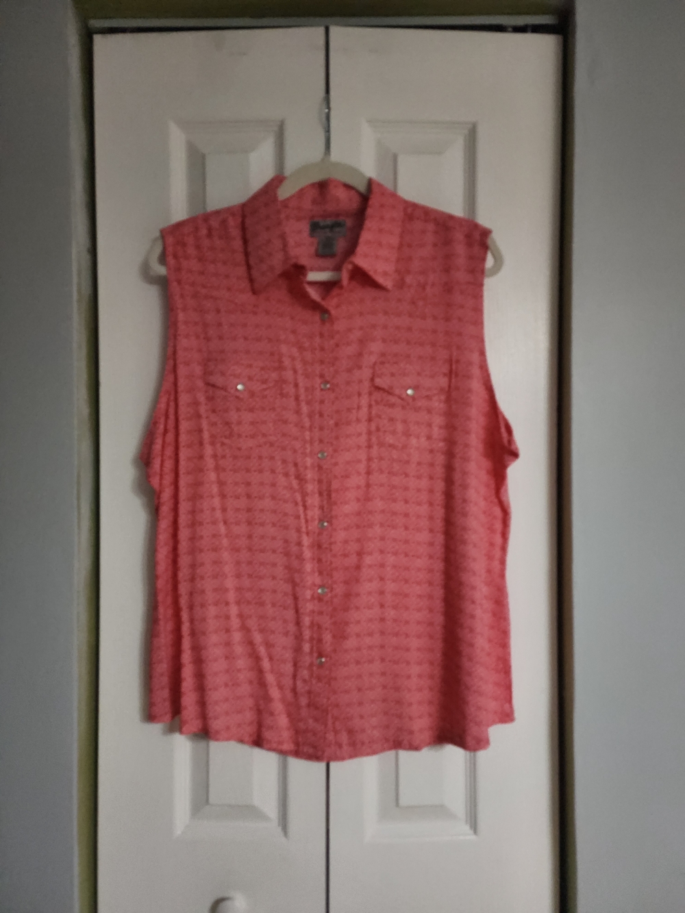 Wrangler Coral Sleeveless Button-Down Top